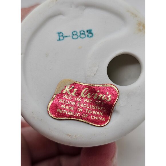 Vintage Kelvins Girl Angel With Flowers Figurine Kitschy B-883 - Picture 8 of 10